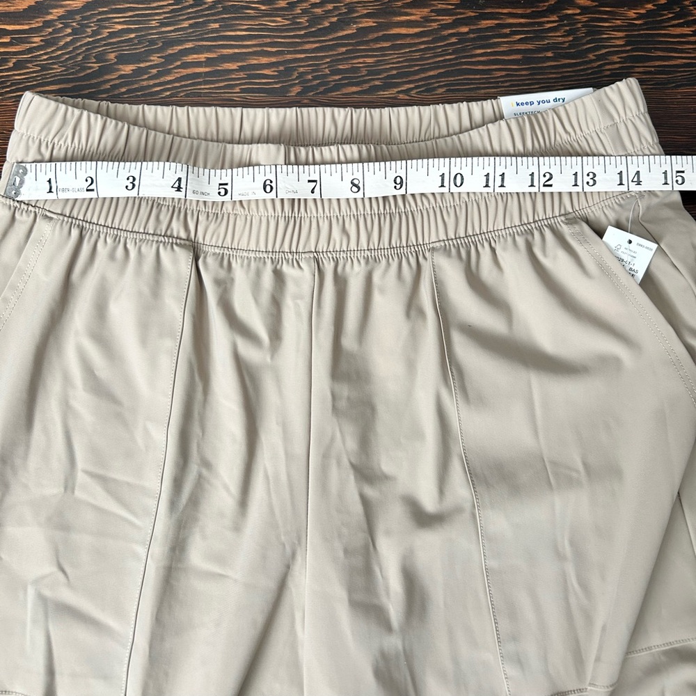 NWT Old Navy High-Rise SleekTech Cargo Pants Tan color - size petite medium - Picture 5 of 7